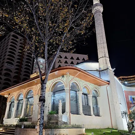 Nice Apartament In The City Center Tirana Exterior photo